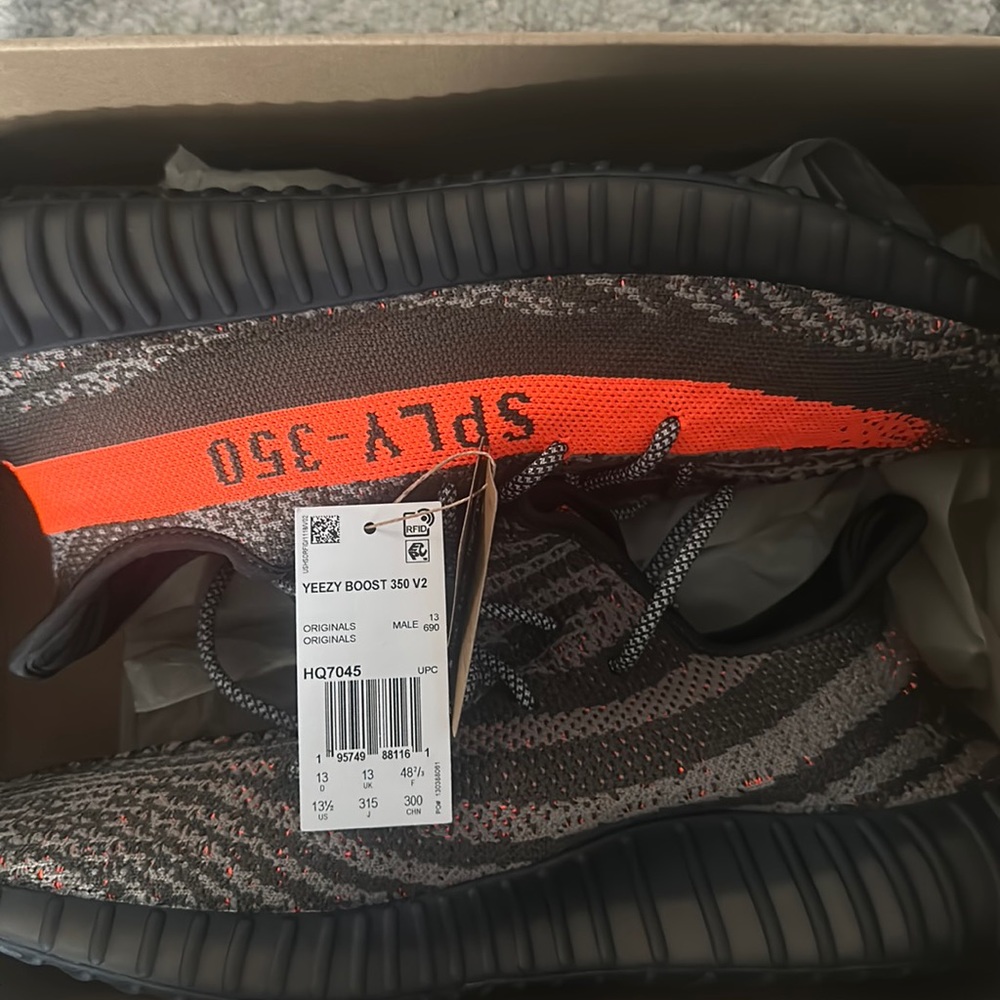 Adidas Yeezy 350 V2 carbon beluga size 13.5